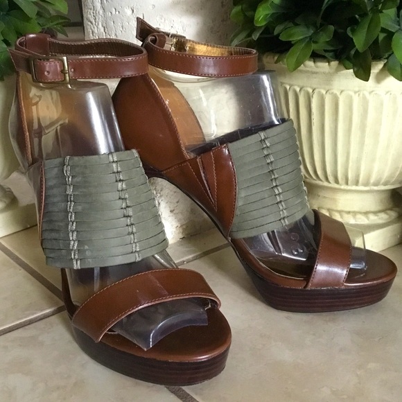 🤎Charles David Rust Woven Platform - Picture 3 of 5